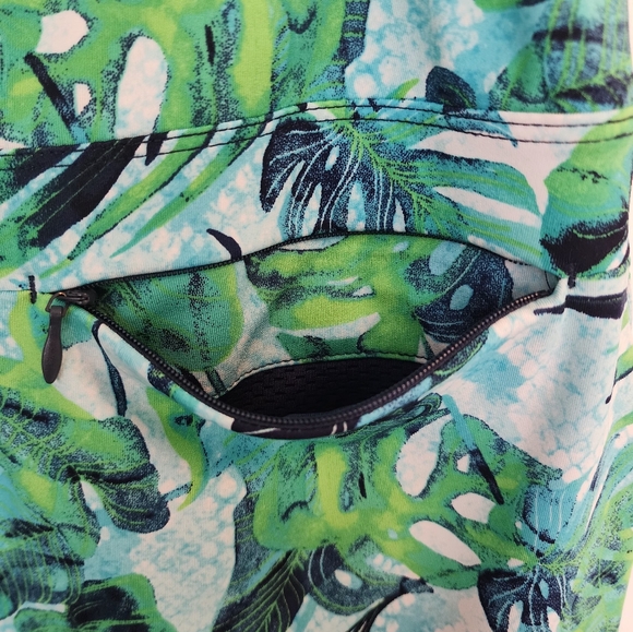 Tommy Bahama Blue Floral Print Golf Skort Size Large - Picture 4 of 10